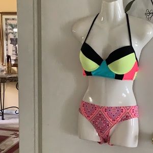 Shade & shore-cheeky bikini bottom exhilaration push-up top both med same colors